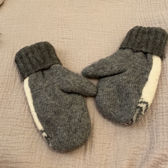 Wool gloves. - Picture 2 of 8